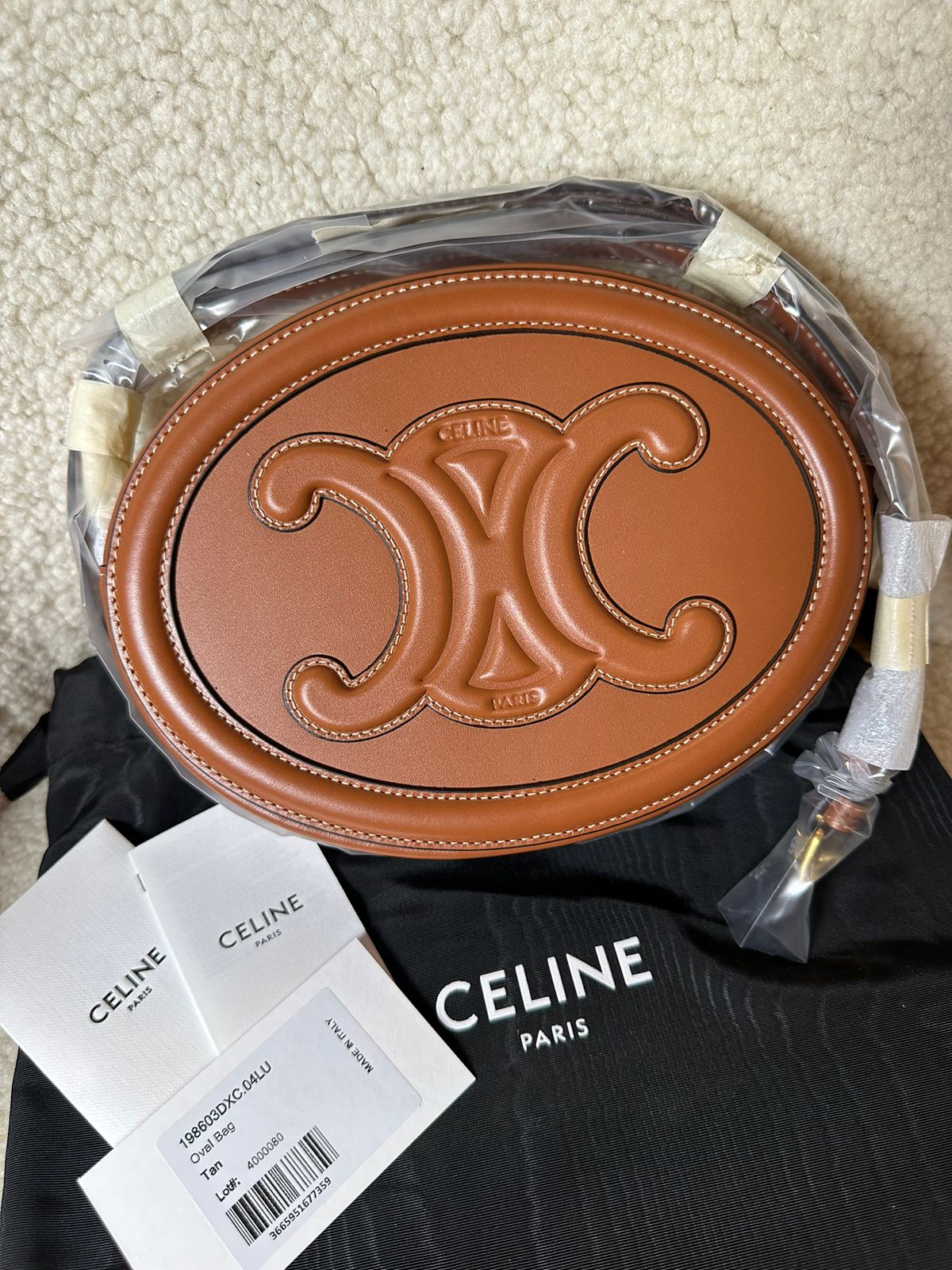 Celine OVAL BAG CUIR TRIOMPHE IN SMOOTH CALFSKIN