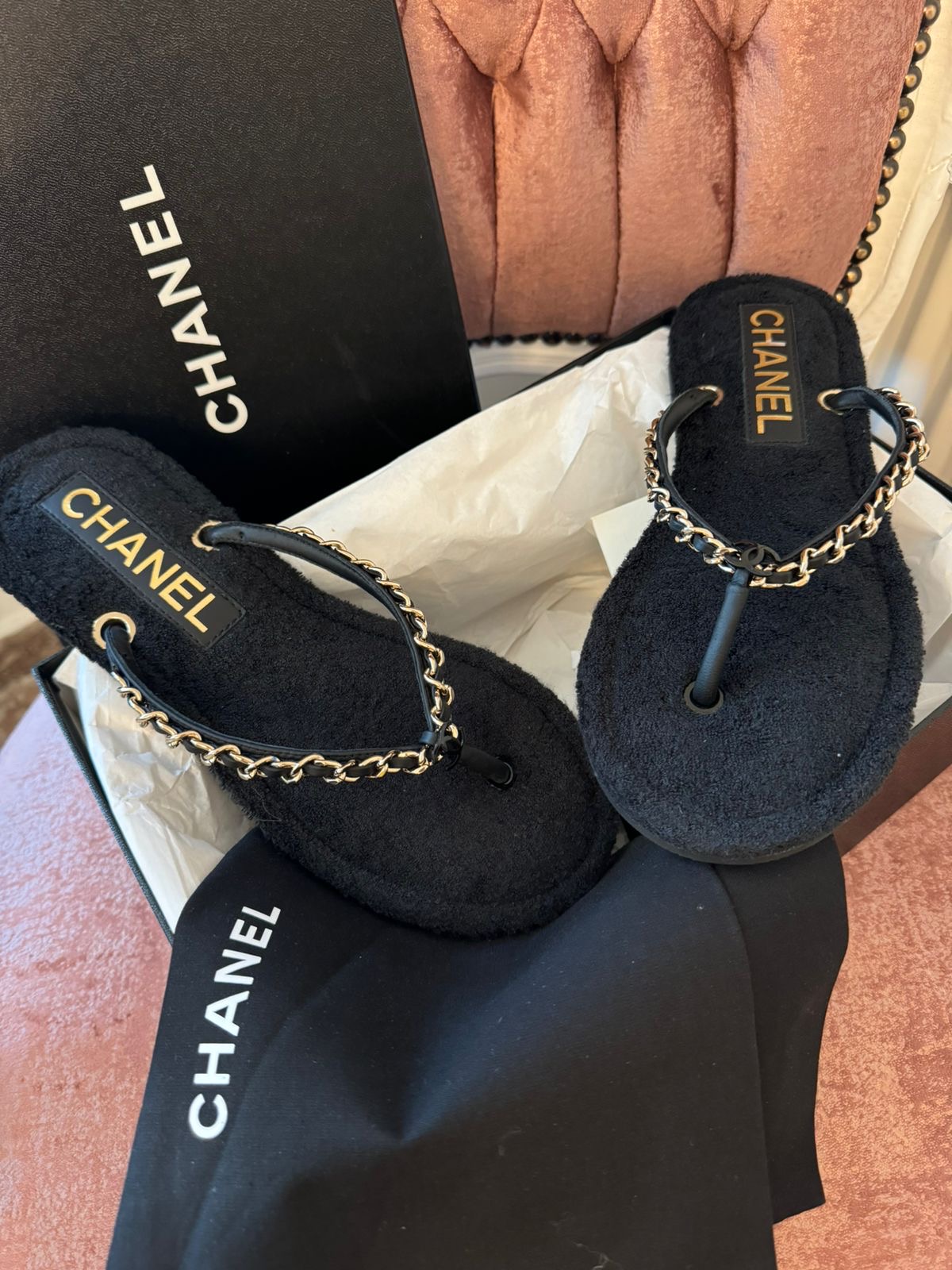 CHANEL BRAND NEW Lambskin CC Chain Thong Sandals Black