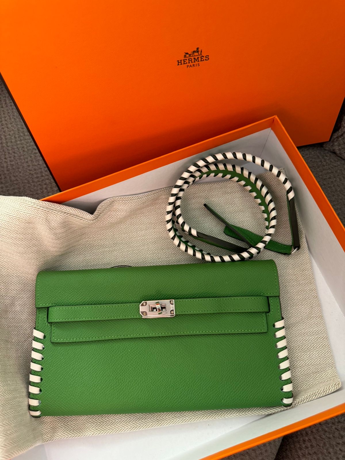 Hermes Kelly To Go Tressage Shoulder Bag in Green