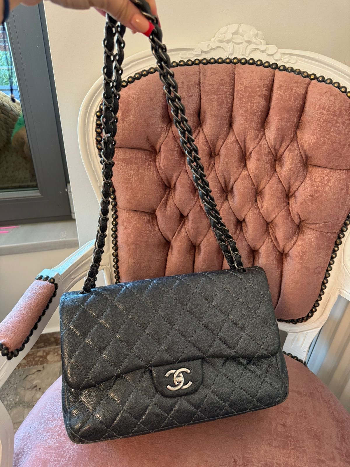 CHANEL Classic Jumbo Double Flap Bag
