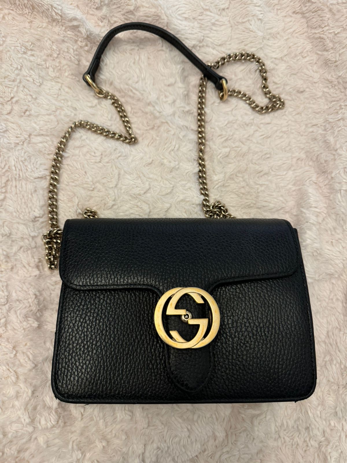 Gucci Interlocking G Chain Gold Black Gold hardware