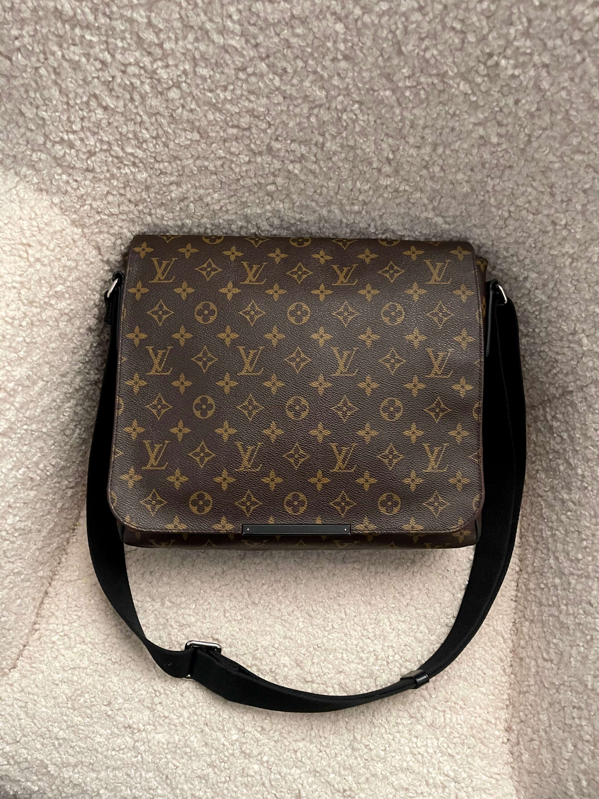 Louis Vuitton Monogram Beaubourg MM Messenger Bag